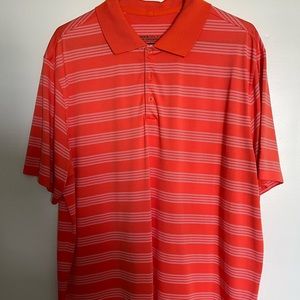 Like New. Men’s Nike Golf shirt.